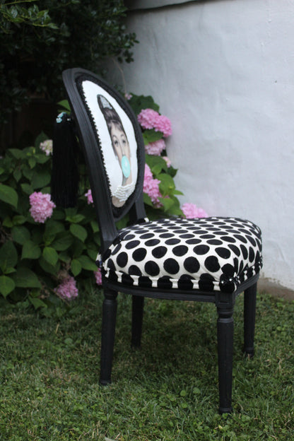 Audrey Hepburn Vanity Chai. Hand-Painted Hollywood Decor. Step into timeless elegance with the Audrey Hepburn Vanity Chair Retro Painted Furniture Pop Art Design Old Hollywood Decor Glamorous Makeup Seat. This uniquely crafted piece combines classic Hollywood charm with vibrant pop art flair, making it a standout addition to your vanity or dressing area. Designed for those who appreciate both style and comfort, this chair offers a nostalgic yet modern touch that elevates any space.