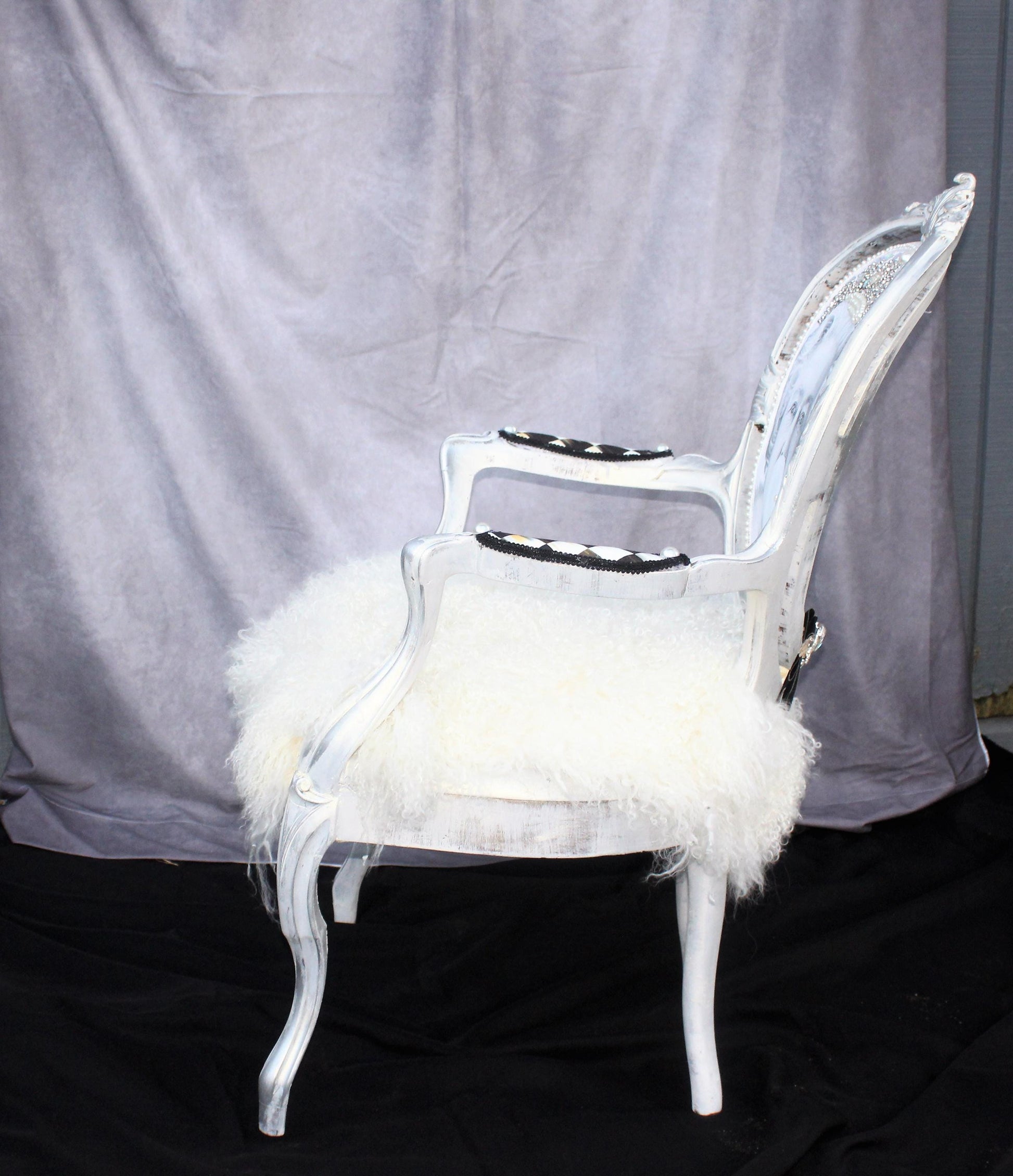 Customizable Upholstered Chair.  Vintage Victorian Chair.   Solid Wood Furniture.  Refurbished Queen Elizabeth Chair Art.  Fur Chair. Elevate your home decor with our stunning Refinished Victorian Vintage Chair, a perfect blend of royal elegance and contemporary charm. Inspired by Queen Elizabeth's regal style, this chair is not just a piece of furniture; it's a statement of sophistication and personality. S Crafted from high-quality solid wood. Vintage white chair. Handmade. Fur Chair