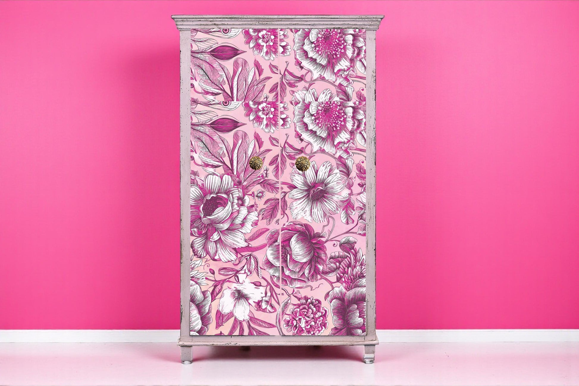 Transform your furniture with decoupage paper, designed to inspire creativity and elevate your home decor! This beautifully crafted decoupage paper is perfect for DIY enthusiasts and interior design lovers alike. With a variety of stunning patterns and designs, our decoupage paper allows you to breathe new life into your furniture pieces, creating unique and personalized accents that reflect your style. Our decoupage paper is durable and easy to work with, ensuring a smooth application process.