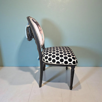 Audrey Hepburn Vanity Chai. Hand-Painted Hollywood Decor. Step into timeless elegance with the Audrey Hepburn Vanity Chair Retro Painted Furniture Pop Art Design Old Hollywood Decor Glamorous Makeup Seat. This uniquely crafted piece combines classic Hollywood charm with vibrant pop art flair, making it a standout addition to your vanity or dressing area. Designed for those who appreciate both style and comfort, this chair offers a nostalgic yet modern touch that elevates any space.
