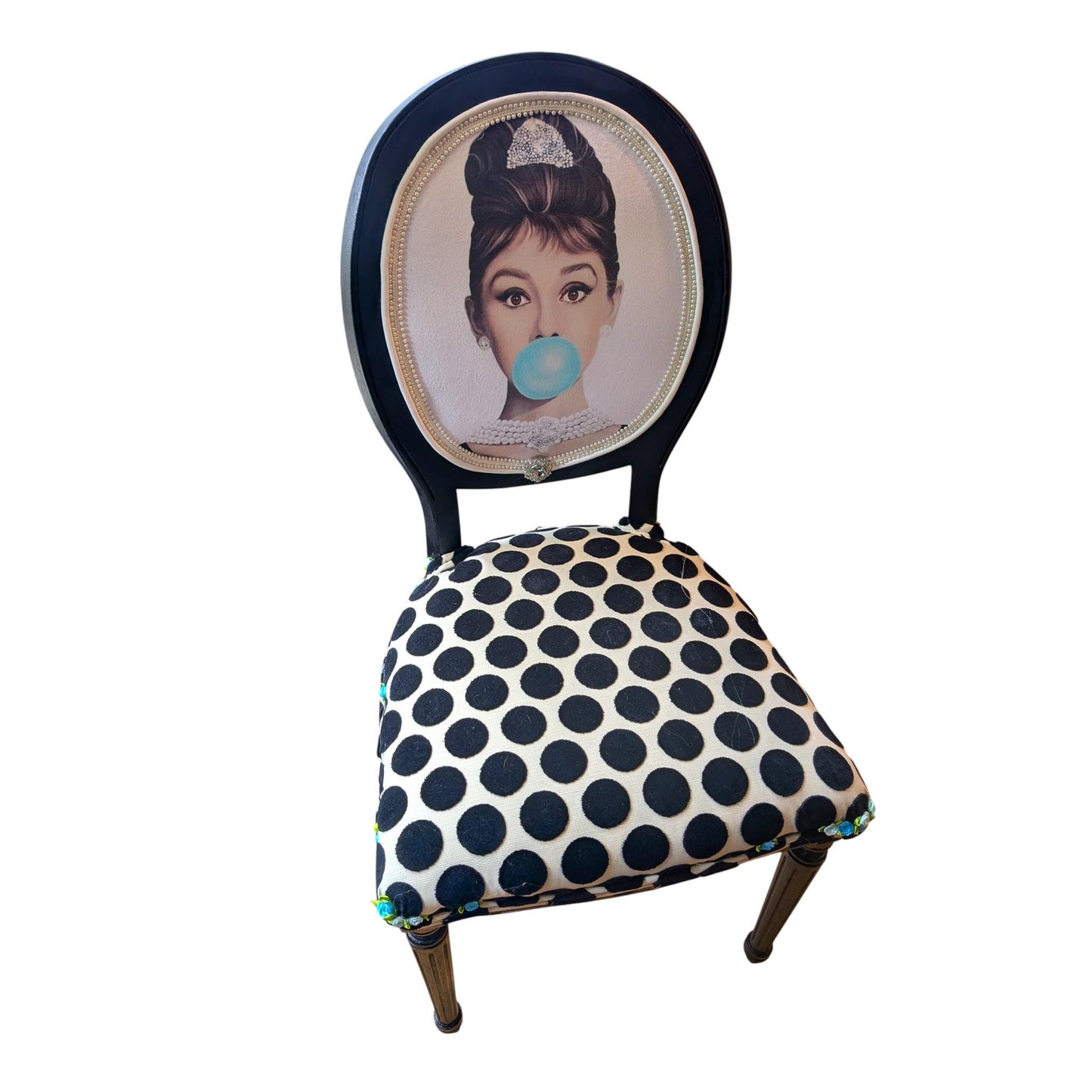 Audrey Hepburn Vanity Chai. Hand-Painted Hollywood Decor. Step into timeless elegance with the Audrey Hepburn Vanity Chair Retro Painted Furniture Pop Art Design Old Hollywood Decor Glamorous Makeup Seat. This uniquely crafted piece combines classic Hollywood charm with vibrant pop art flair, making it a standout addition to your vanity or dressing area. Designed for those who appreciate both style and comfort, this chair offers a nostalgic yet modern touch that elevates any space.