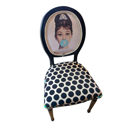 Audrey Hepburn Vanity Chai. Hand-Painted Hollywood Decor. Step into timeless elegance with the Audrey Hepburn Vanity Chair Retro Painted Furniture Pop Art Design Old Hollywood Decor Glamorous Makeup Seat. This uniquely crafted piece combines classic Hollywood charm with vibrant pop art flair, making it a standout addition to your vanity or dressing area. Designed for those who appreciate both style and comfort, this chair offers a nostalgic yet modern touch that elevates any space.