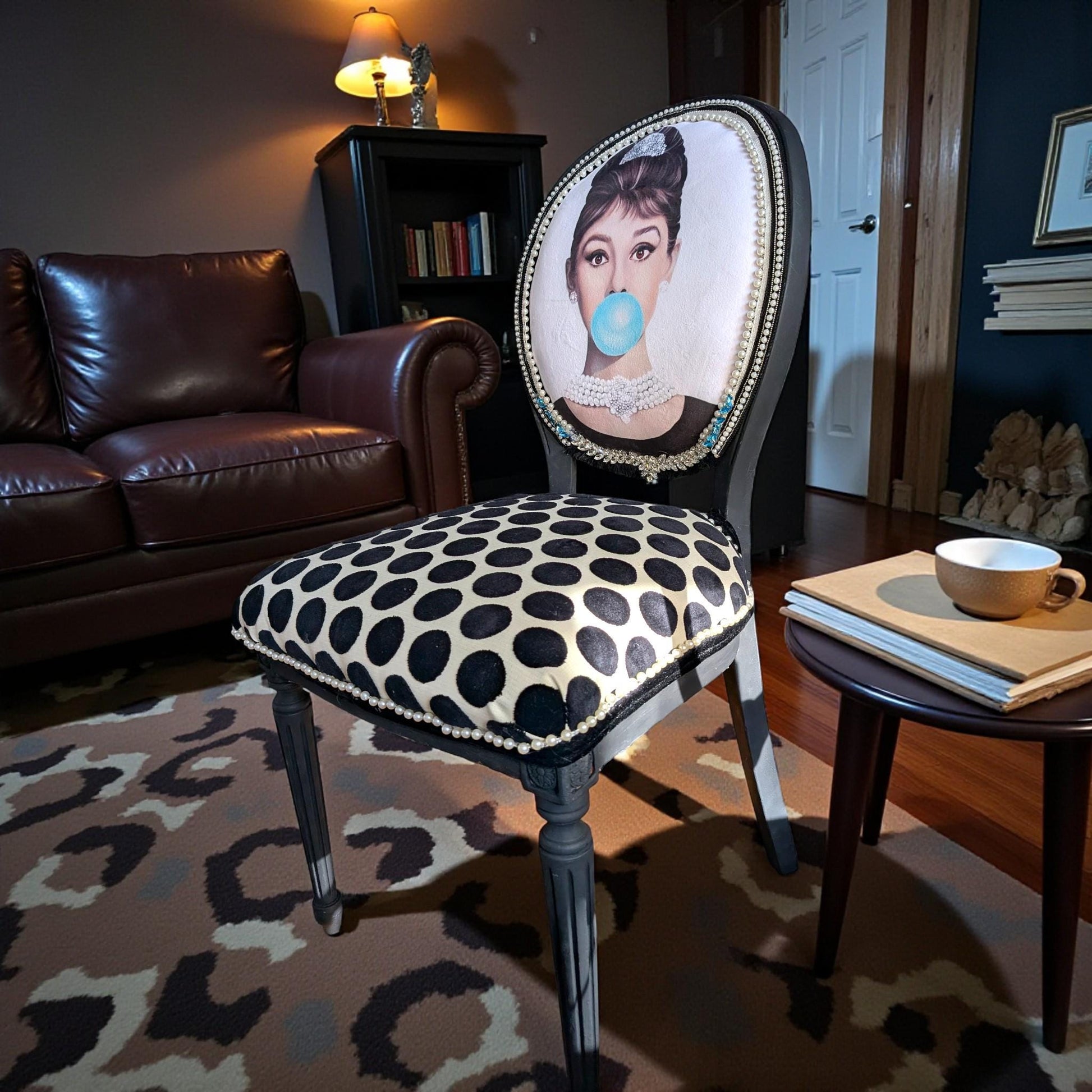 Audrey Hepburn Vanity Chai. Hand-Painted Hollywood Decor. Step into timeless elegance with the Audrey Hepburn Vanity Chair Retro Painted Furniture Pop Art Design Old Hollywood Decor Glamorous Makeup Seat. This uniquely crafted piece combines classic Hollywood charm with vibrant pop art flair, making it a standout addition to your vanity or dressing area. Designed for those who appreciate both style and comfort, this chair offers a nostalgic yet modern touch that elevates any space.