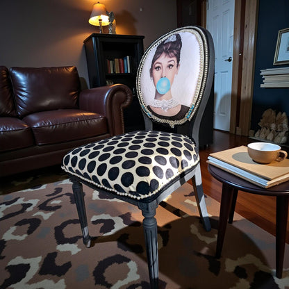 Audrey Hepburn Vanity Chai. Hand-Painted Hollywood Decor. Step into timeless elegance with the Audrey Hepburn Vanity Chair Retro Painted Furniture Pop Art Design Old Hollywood Decor Glamorous Makeup Seat. This uniquely crafted piece combines classic Hollywood charm with vibrant pop art flair, making it a standout addition to your vanity or dressing area. Designed for those who appreciate both style and comfort, this chair offers a nostalgic yet modern touch that elevates any space.