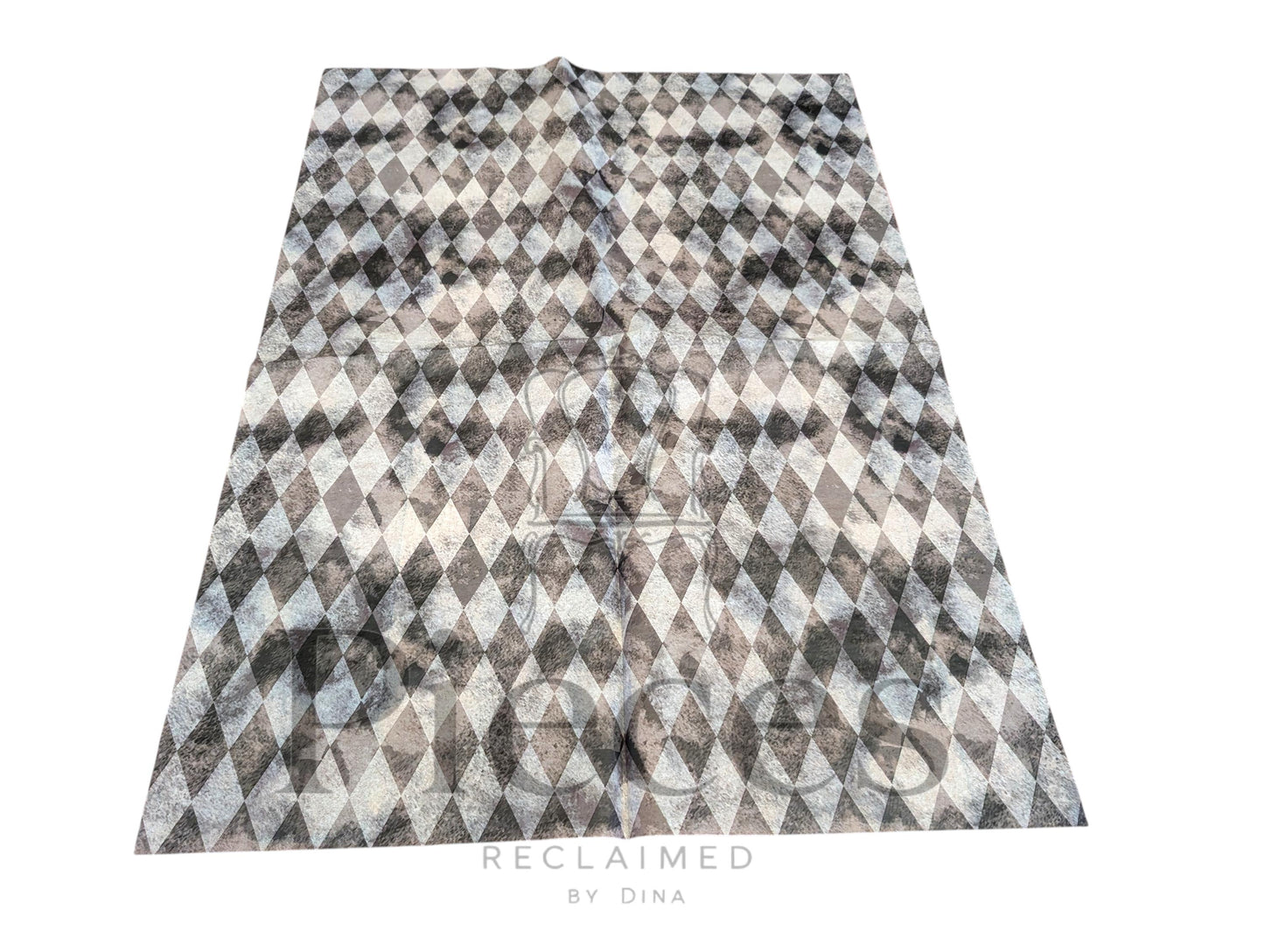 Decoupage paper black and white distressed diamond seamless pattern. Paper Transform your DIY projects with this stunning Large Decoupage Paper featuring a classic diamond distressed seamless pattern in bold black and white. Perfect for crafters, home decorators, and upcycling enthusiasts, this tissue paper elevate furniture, home decor, and craft projects into personalized masterpieces. Perfect for redesigning vintage furniture, creating unique wall art, or embellishing glass and metal surface.